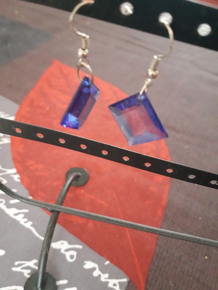 Boucles d oreilles carré bleu