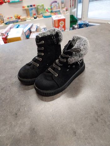 Paire de bottines fille pointure 26