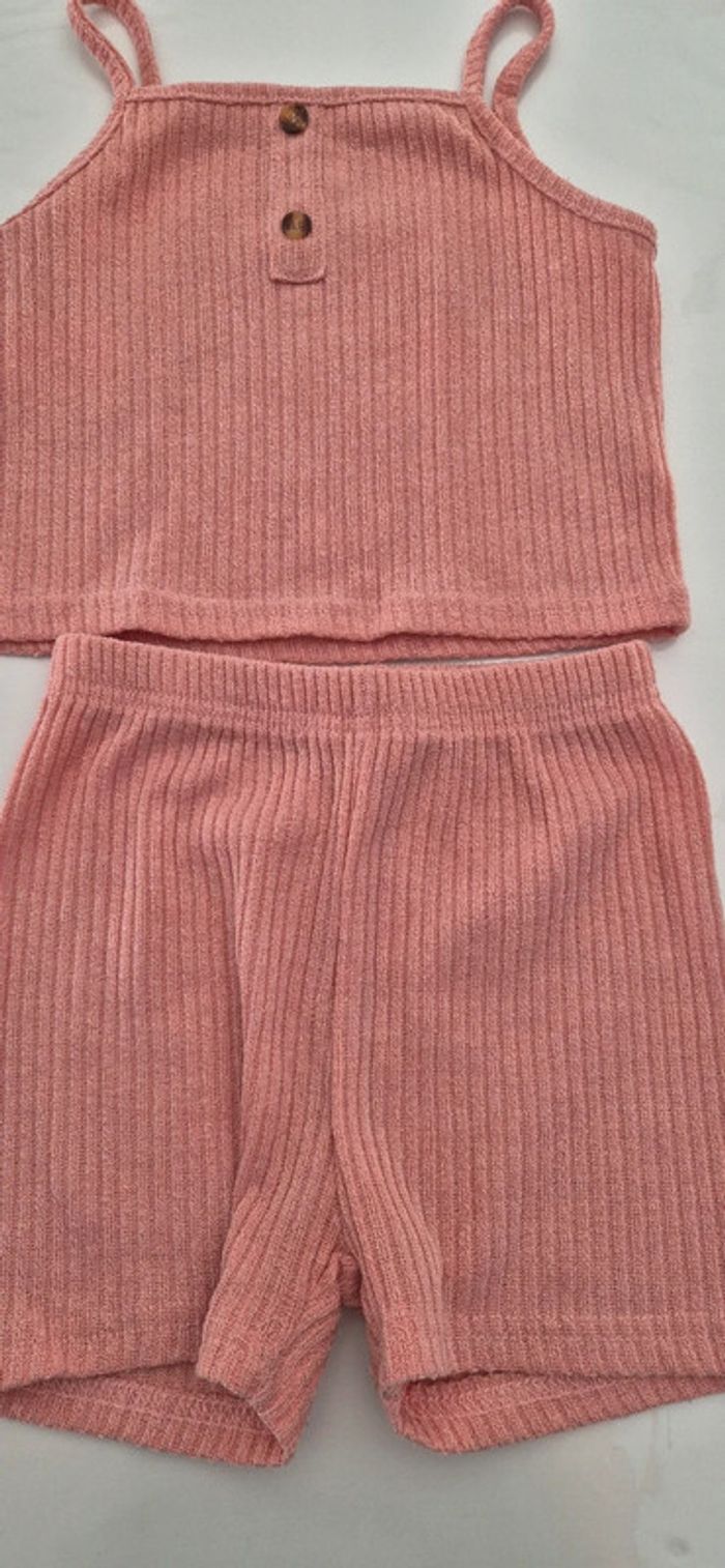 Ensemble short et top.