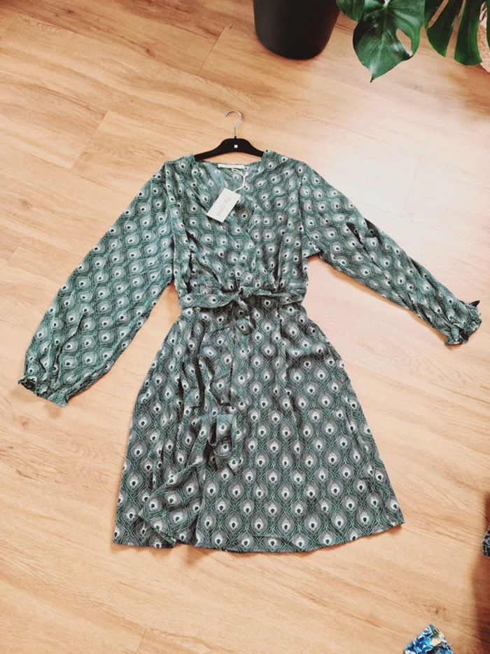 Magnifique robe verte motif paon