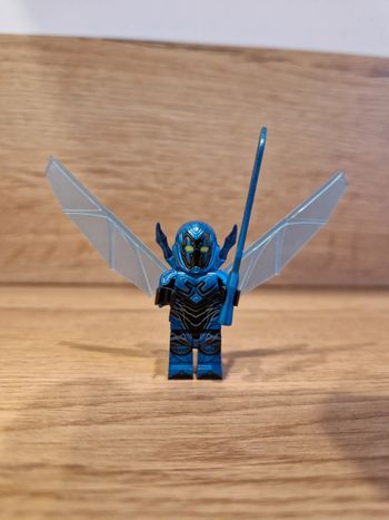 Figurine type lego Blue Beetle DC Comics
