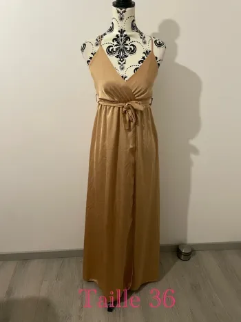 Robe de soirée longue taille 36 à bretelle cache cœur effet portefeuille