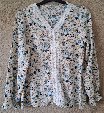 Haut léger blanc fleuri taille XL