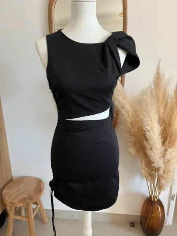 Robe ajourée noire Zara