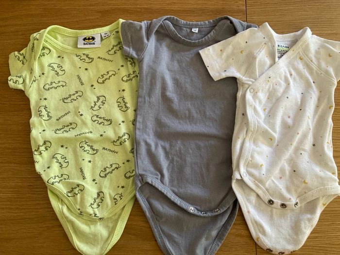Lot 3 bodies 3 mois manches courtes
