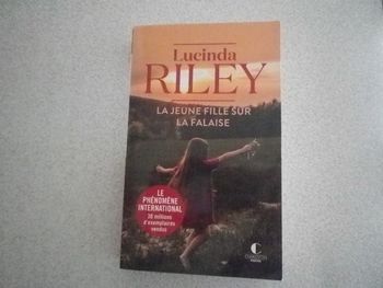 LA JEUNE FILLE SUR LA FALAISE