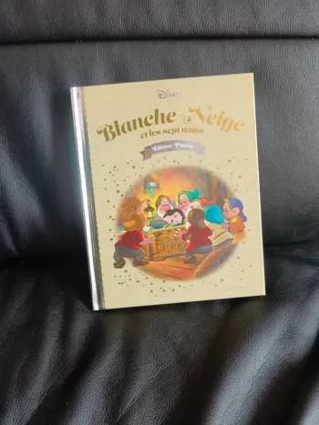 Livre Disney " Blanche neige et les 7 nains"