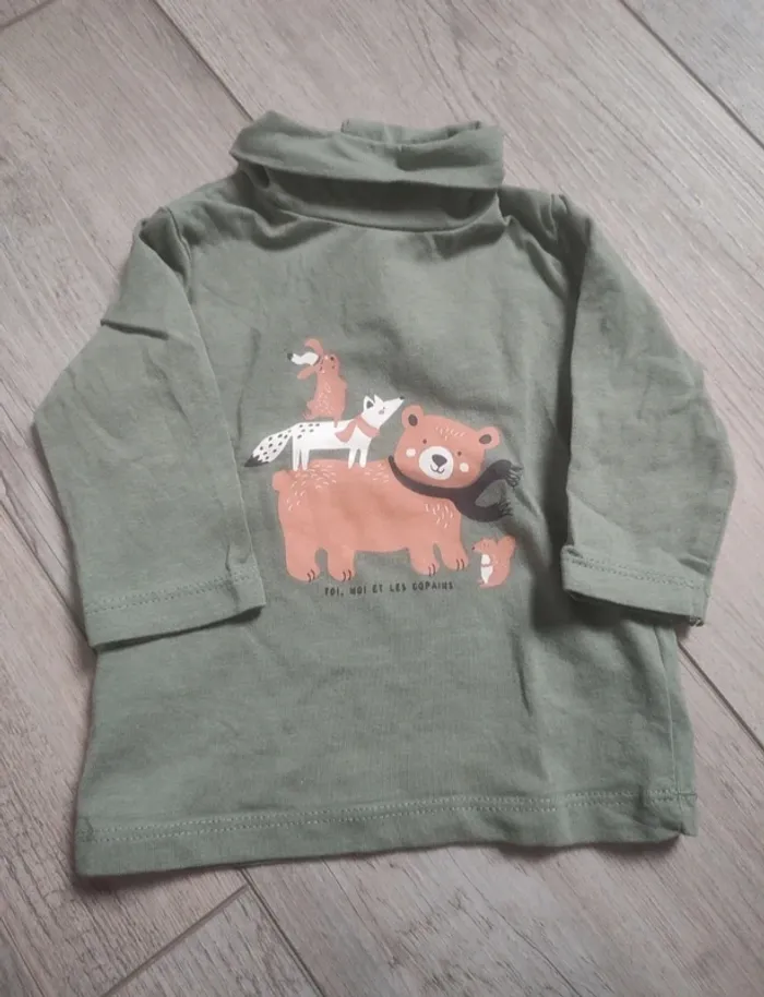 Sous pull 3 mois neuf