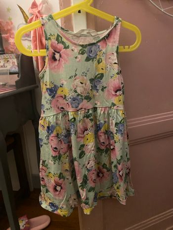 Robe à fleure pour petite fille taille 5 ans 