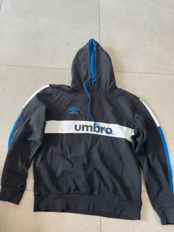 Sweat à capuche Umbro, taille M, très bon état