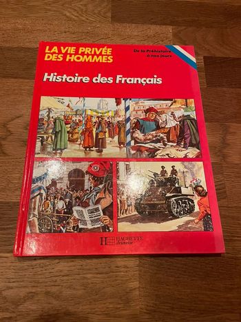 Livre Hachette La vie privé des Hommes Histoire des Français