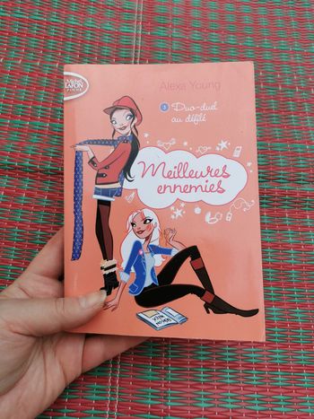 Alexa Young, Meilleures ennemies, tome 3 duo-duel au défilé