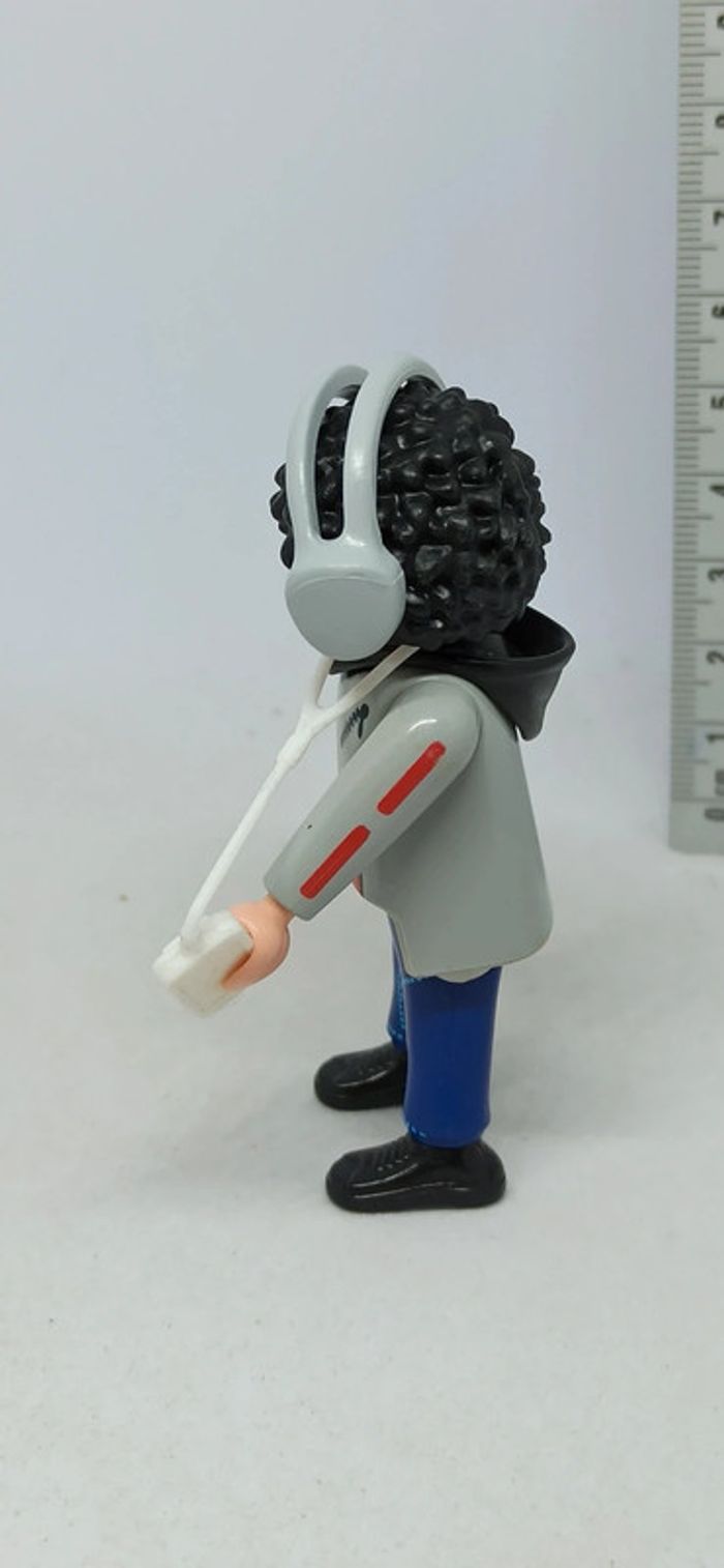 Homme avec lecteur de musique et casque playmobil - photo numéro 2