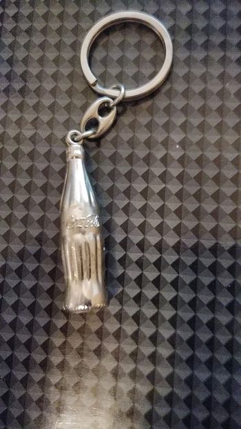 Porte clé bouteille coca cola mettalique