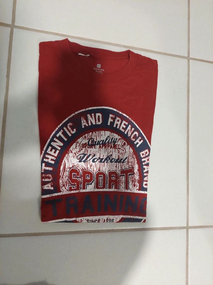 Magnifique tee-shirt Domyos état neuf - photo numéro 3