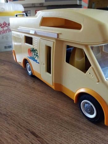 Camping-car Playmobil plus  plusieurs Playmobil