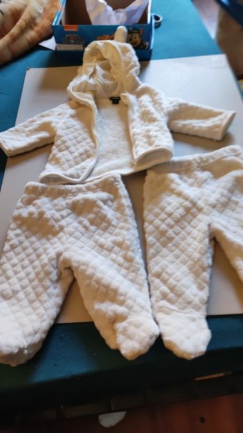 veste et 2 pantalon pyjamas