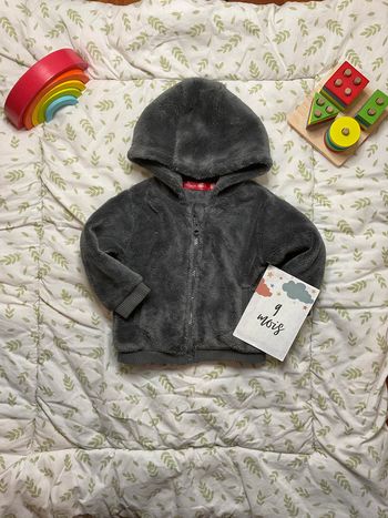 gilet zippé en polaire gris avec capuche tissaia 9 mois