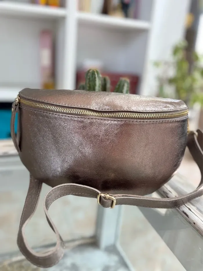 Sac banane cuir brillant marron bronze grand modèle - photo numéro 9