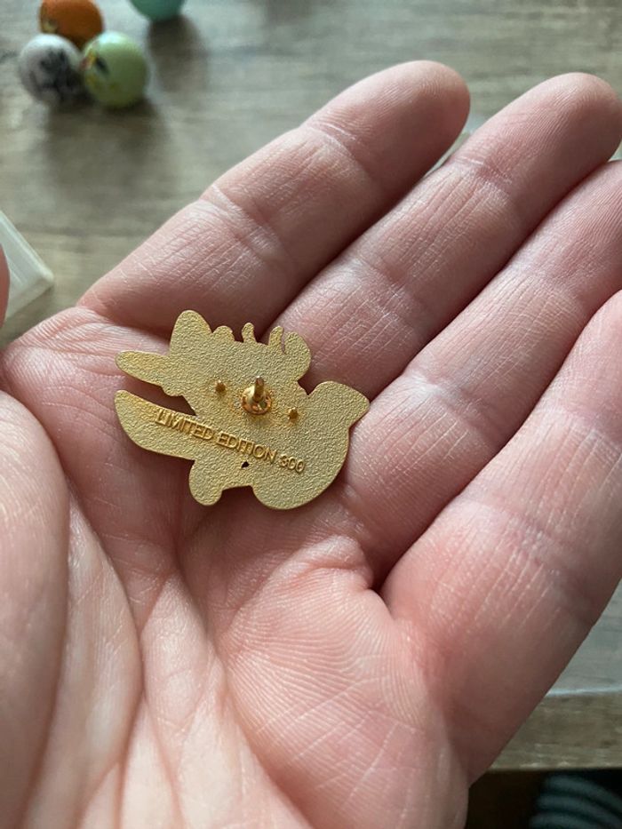 Pin’s stitch in a plane 300 limited edition disney - photo numéro 3