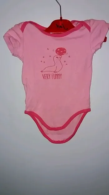 Body manches courtes taille 86cm
