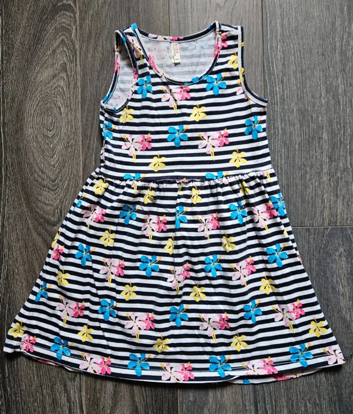 Robe Rayures et Fleurs Defacto Taille 6/7 ans 🌺
