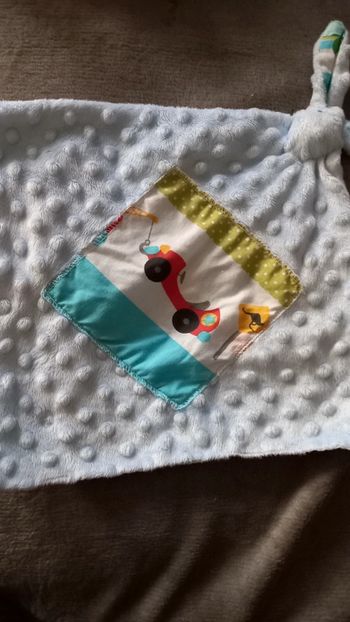 Doudou plat losange lapin- voitures - grelot