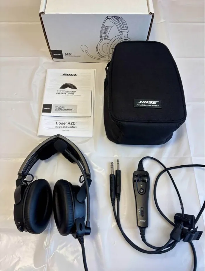 Casque d'aviation BOSE A20 avec Bluetooth et deux prises en parfait état - 30h de vol - photo numéro 2