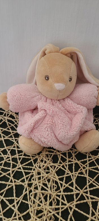 Doudou lapin plume blanc rose KALOO