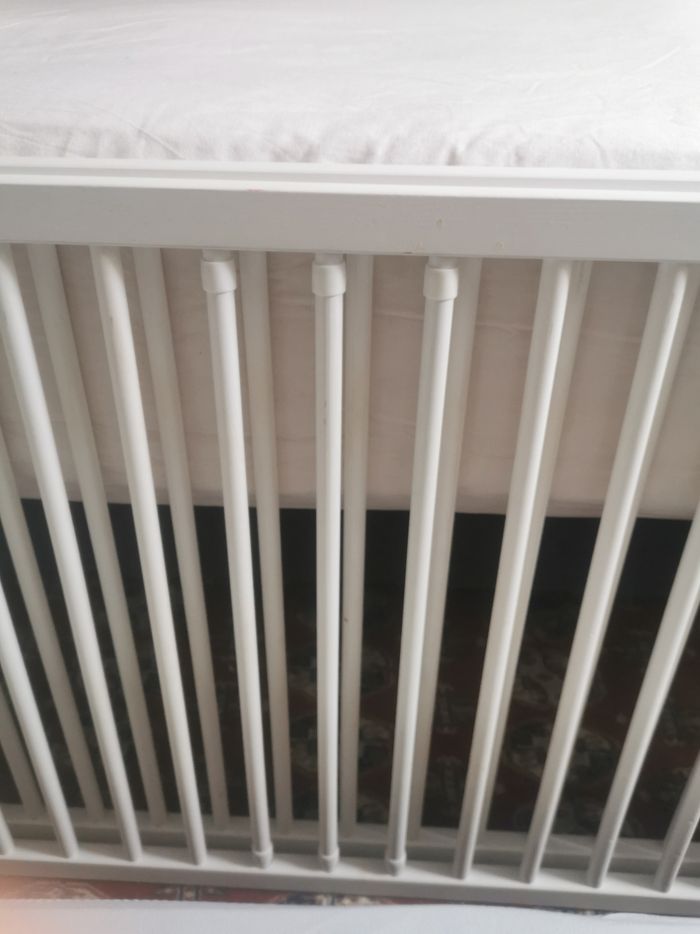 Lit à barreaux bébé en bois - photo numéro 2