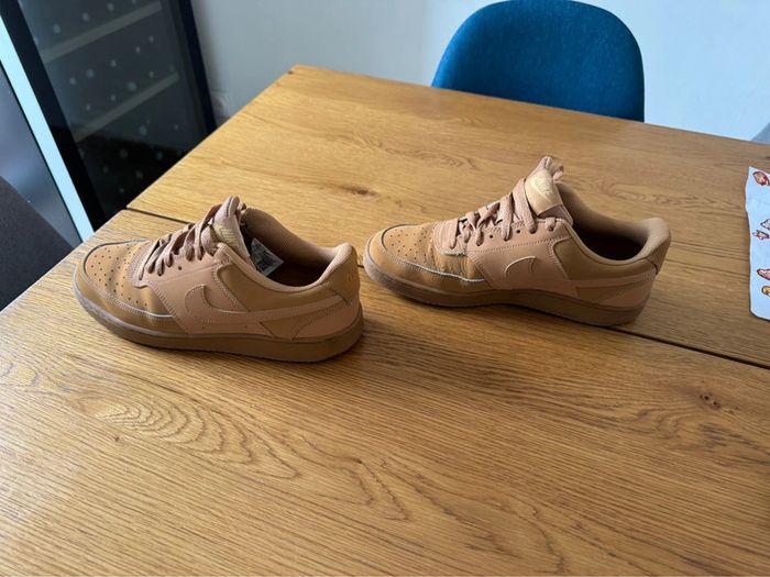 Nike homme court camel taille 42 très bon état peu porté - photo numéro 4