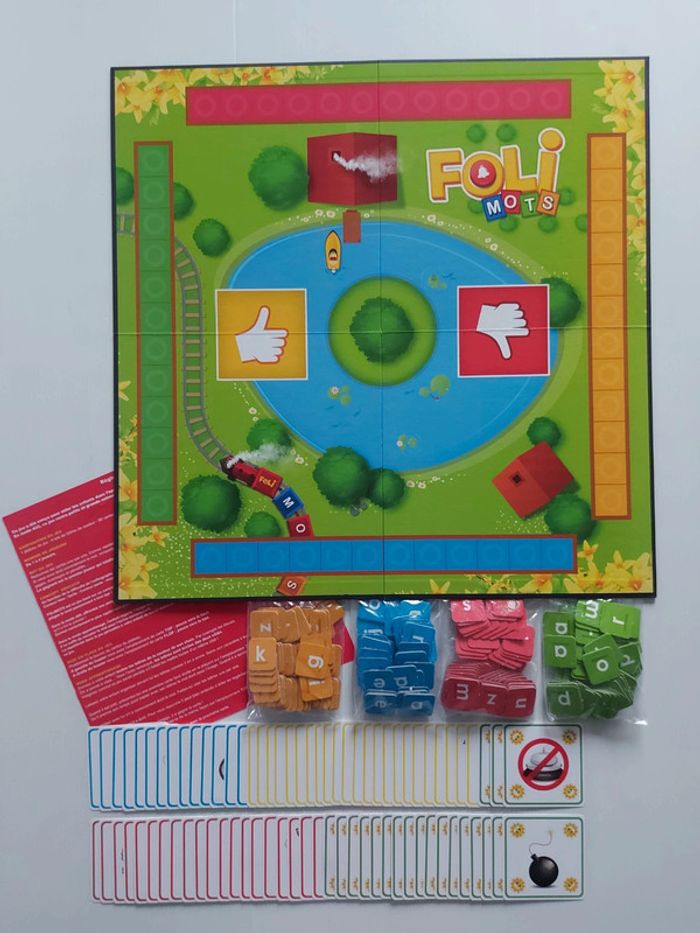 Jeu de société évolutif "Foli Mots" jeu en très bon état mais boîte un peu abîmée