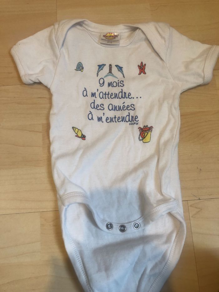 Lot de 2 bodies manches courtes 6 mois TBE - photo numéro 2