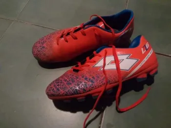 Chaussures foot avec crampons plastique
