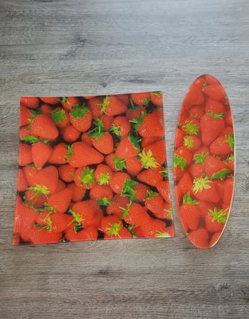 Lot de 2 plateaux motif fraises