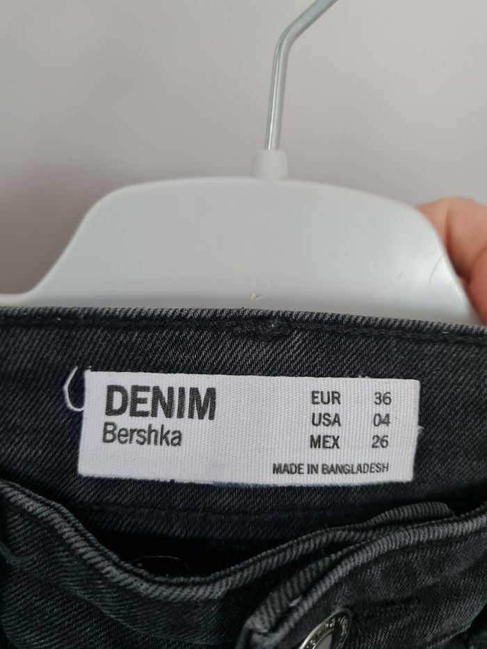 Jean noir déchiré - photo numéro 4