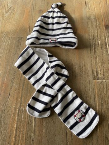 Bonnet et écharpe elle est où la mer