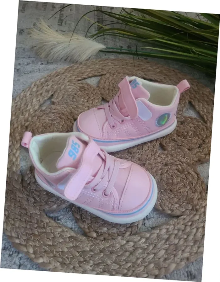 Tennis neuf Taille 19 - photo numéro 5