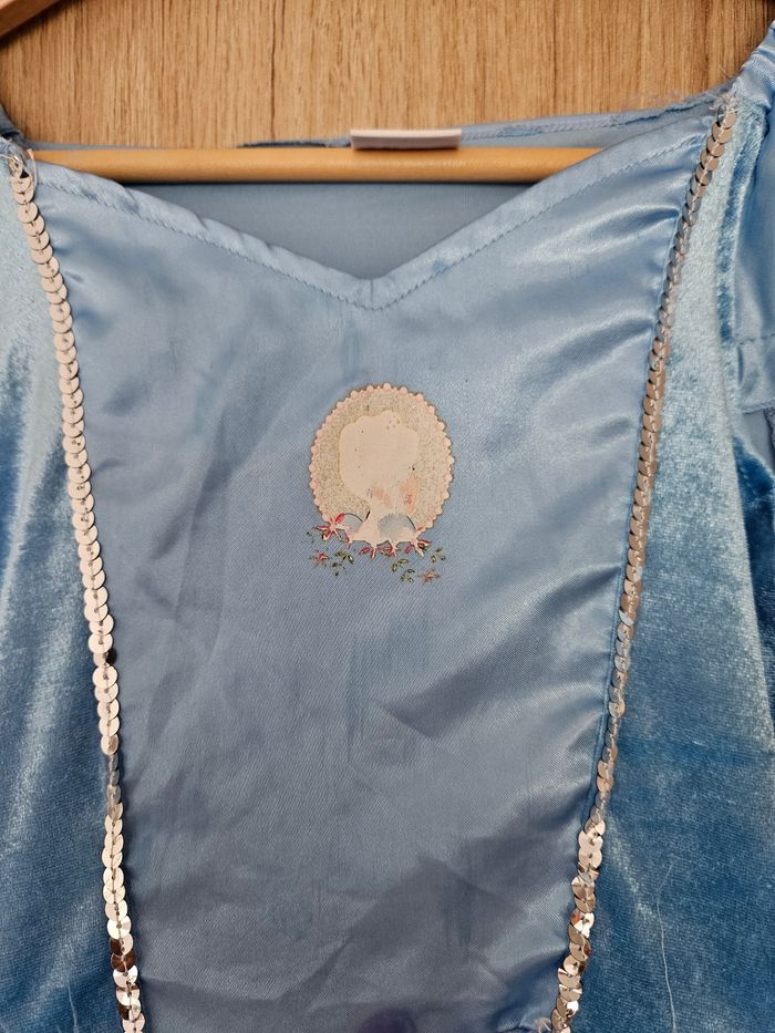 Robe Cendrillon 7/8 ans - photo numéro 3