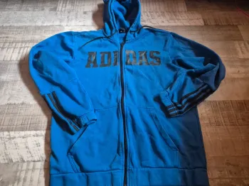 Sweat zippé a capuche