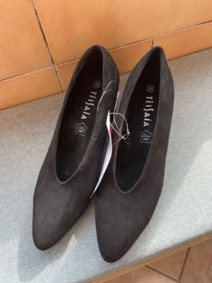Tissaia Escarpins noires pointure 38 Neuves