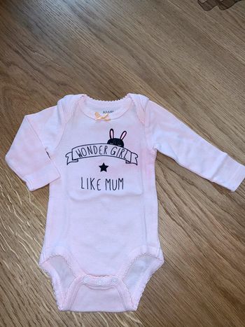 Body bébé fille Kiabi Rose Finitions croquet Visuel sérigraphie print lapin