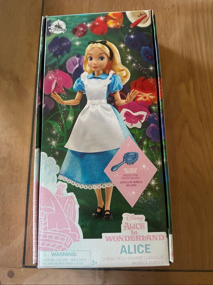 Poupée Disneyland Paris Alice au pays des merveilles Neige Neuf