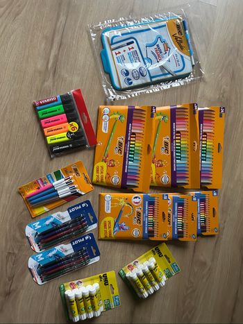 Lot fournitures scolaires NEUF