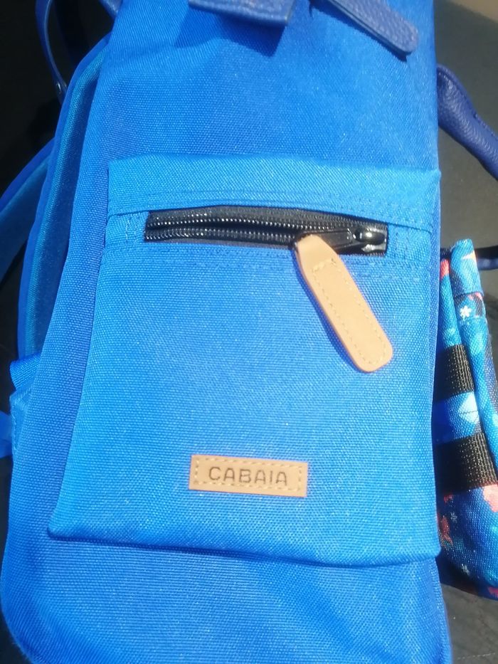 Sac Cabaïa Los Angeles, 3 pochettes
2 petites 1 grande série limitée Marion LEBLANC
très bon etat
Quelques petites marques d usure legeres - photo numéro 6