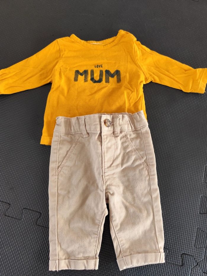 Ensemble pantalon et tee-shirt