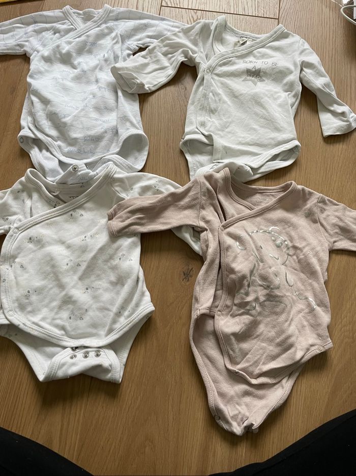 Lot bodies 1 mois