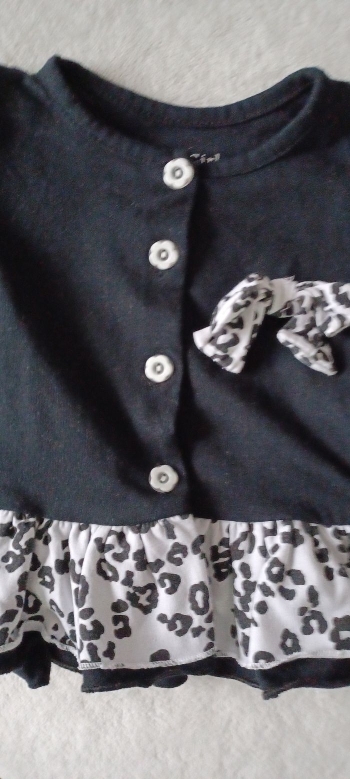 Très jolie petite veste bébé fille T 6 mois - photo numéro 5