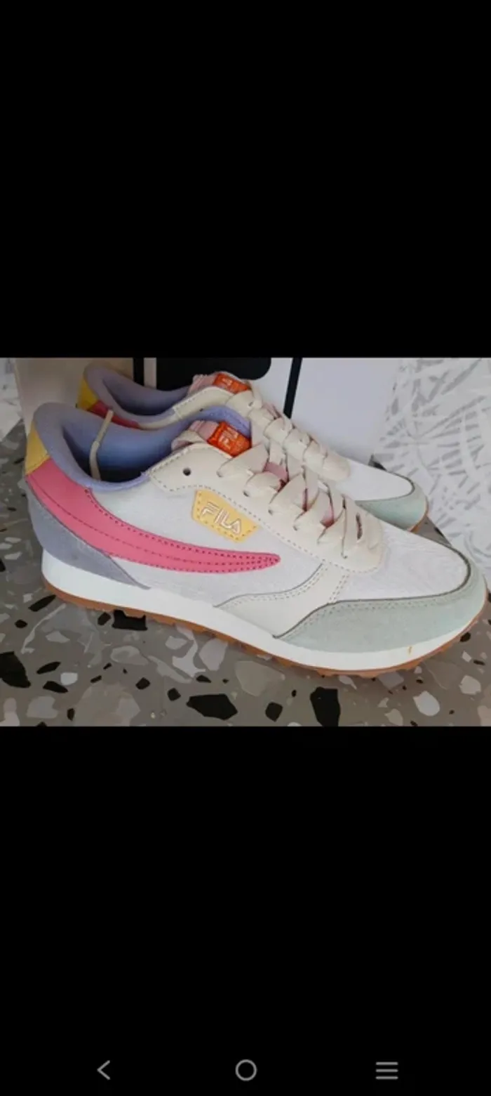 🚨à saisir 🚨 baskets jamais portées de marque Fila en cuir femme pointure 38 - photo numéro 4