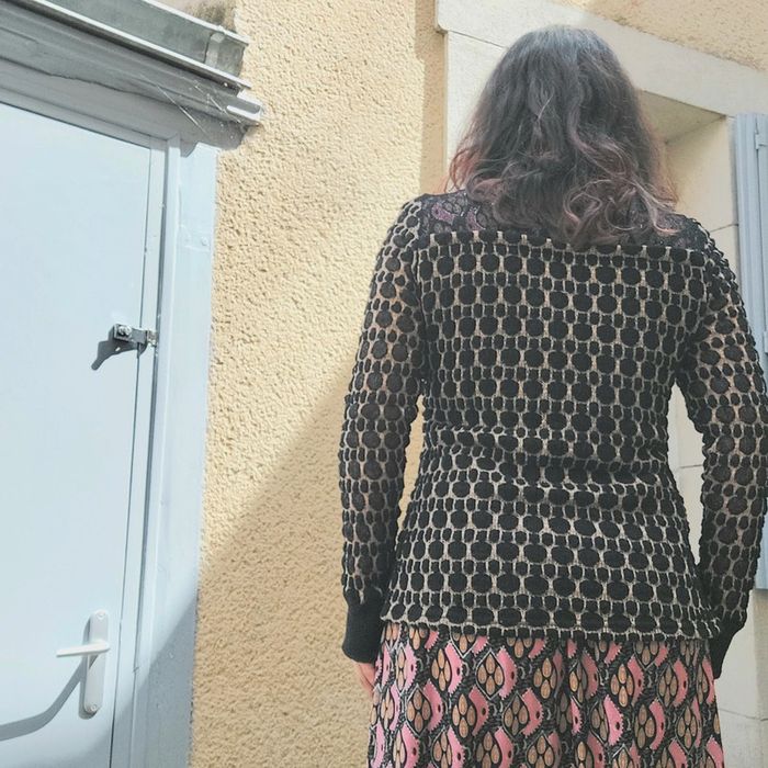 Pull léger noir et doré - photo numéro 4
